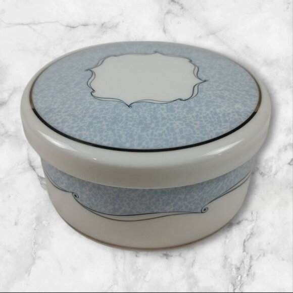 Wedgwood Venice Bone China Round Trinket Box - Picture 1 of 8